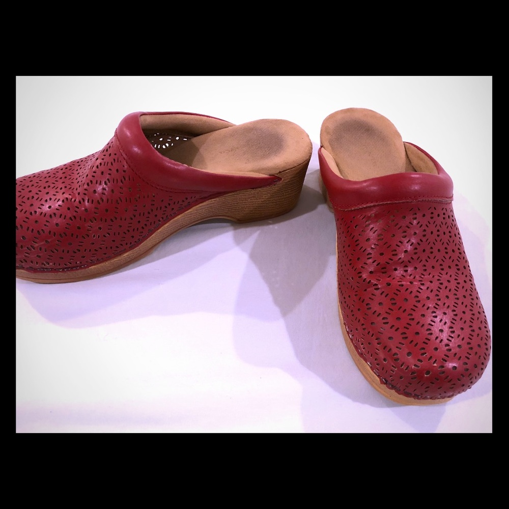 Bass Clogs